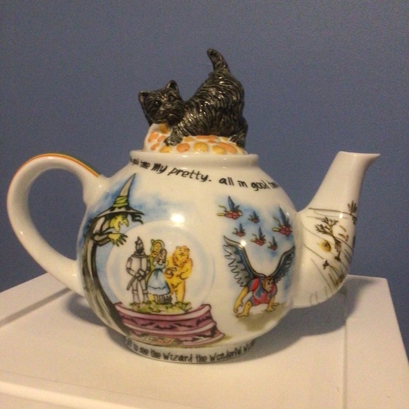 Wizard of Oz Paul Cardew Design 6 cup Collector’s Teapot with Toto Teapot Lid - Picture 5 of 15